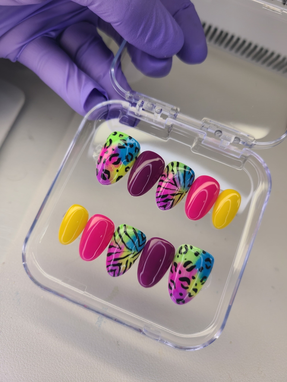 (M)-Vibrant Lisa Frank Inspired Press-On Nail Set - Multicolor Neon Animal Print